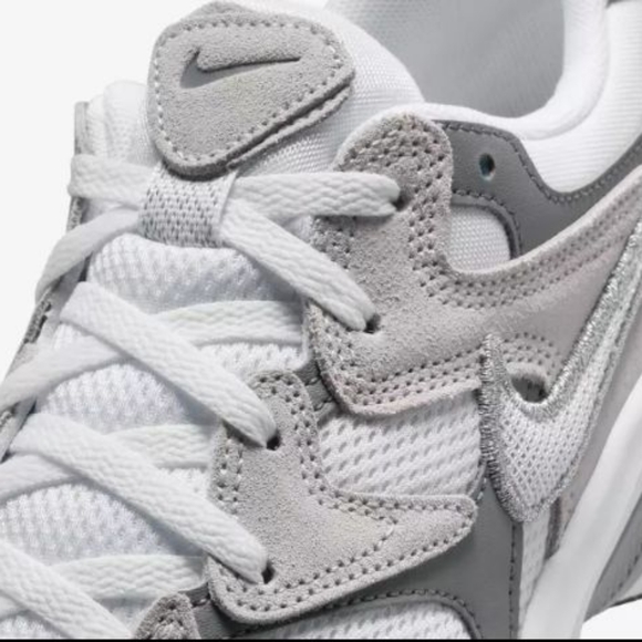 Gray Silver Metallic White Women's Nike Running Shoes - Picture 2 of 15